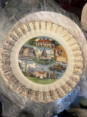 Vintage beautiful Decorative Washington D.C. Souvenir Plate gold trim
